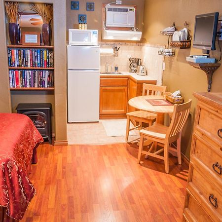 Holiday Lodge On Canyon Lake Bagian luar foto