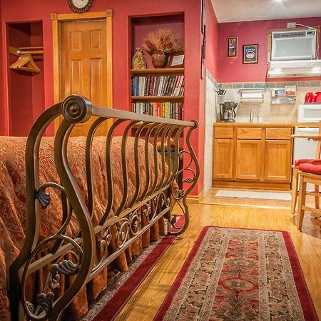 Holiday Lodge On Canyon Lake Bagian luar foto