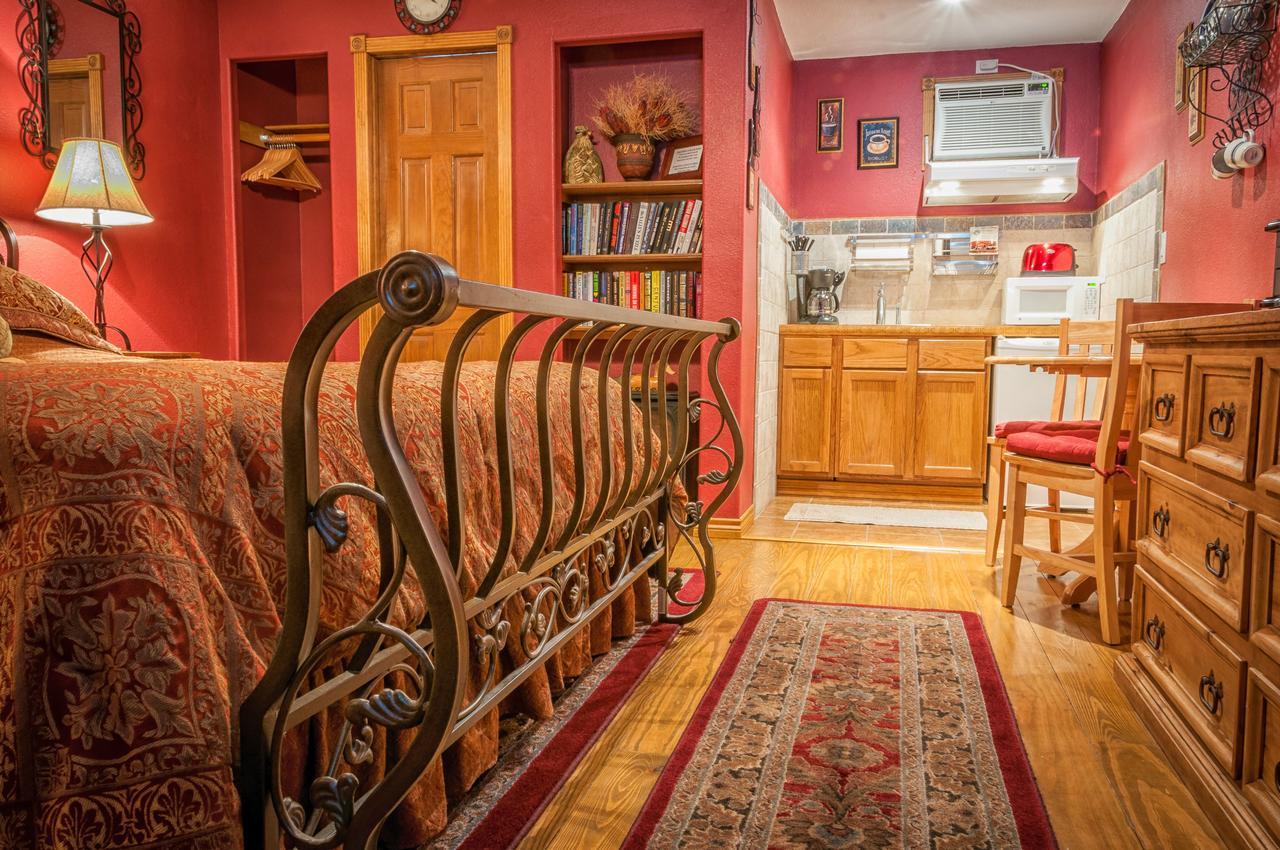 Holiday Lodge On Canyon Lake Bagian luar foto
