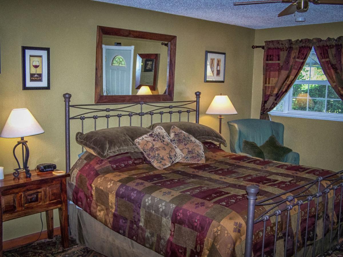 Holiday Lodge On Canyon Lake Bagian luar foto